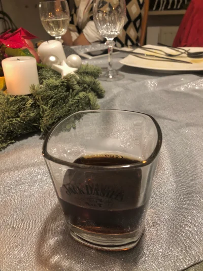 Lordilord - Święta są mega. Siedzę z mama pije whisky z cola, mama wino i rozmawiamy ...