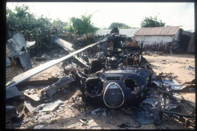 myrmekochoria - Wrak Black Hawk'a w Mogadiszu, 14 października 1994 roku. 

#starsz...