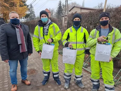 szurszur - - 3 Ukraińców z Wołynia pracujacych na budowie uratowało życie zadławionem...
