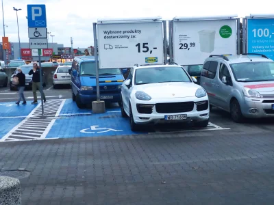 k.....0 - Tak się parkuje pod Ikea.


Oczywiście brak tabliczki o niepełnosprawności....