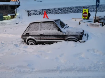 DonRzoncy - Utkłę Dx Tyle śniegu nadupiło że kolcate opony nie dają rady. Ale mając ś...