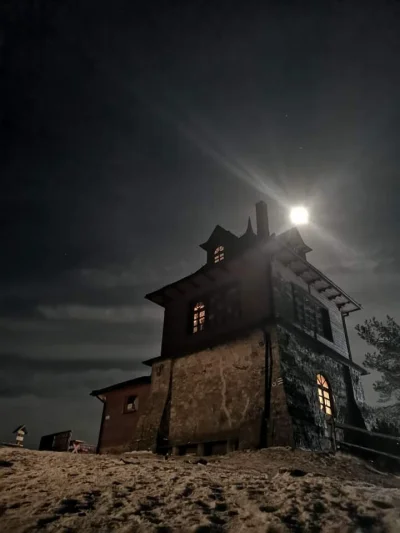 ciemnienie - Noc w schronisku na Luboniu Wielkim.
Za: fb Schroniska
#gory #beskidwy...