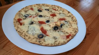 FisioX - Jajozza lub eggizza ( ͡º ͜ʖ͡º)
Jajo, salami, ser, oliwki, zioła prowansalski...