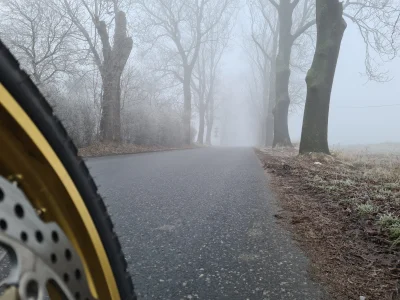 debenek - jestem na otwarciu sezonu, ale nie ma nawet komu lewej podnieść :)

#motocy...