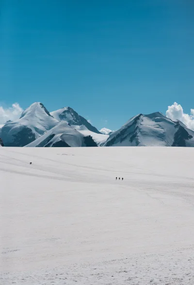 Serrrek - @zbigniew-wu: Cały ten Zermatt to dla mnie ósmy cud świata, w środku lata n...