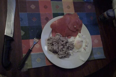 anonymous_derp - Dzisiejszy obiad: Duszona szynka mielona, wędzony łosoś, jajko sadzo...