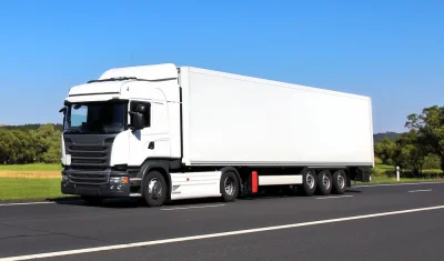 derton778 - Żeby kierować taką ciężarówką to trzeba mieć kat. C czy C+E?

#transpor...