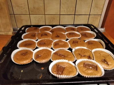 elady1989 - #elady1989gotuje muffinki czekoladowe #gotujzwykopem #pieczzwykopem #bojo...