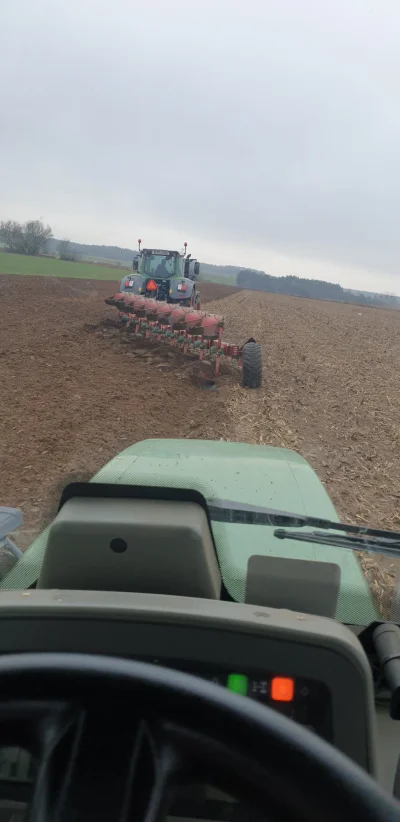 CocoJambo14 - I hektary lecą ( ͡º ͜ʖ͡º) 

#rolnictwo #pracbaza #traktorboners #wies