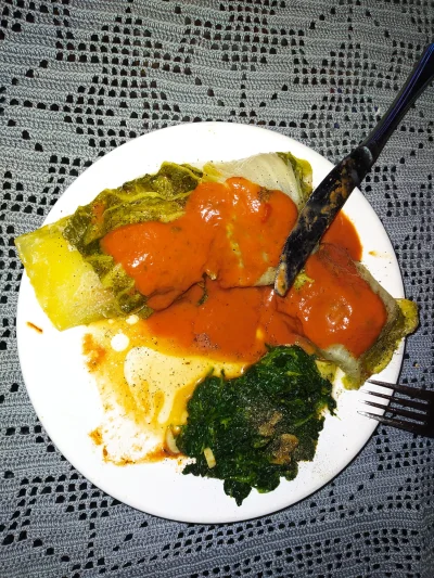 uhauha - #keto
No i weszły gołąbki mojej żony.
+Szpinak z czosnkiem i sos na bazie po...