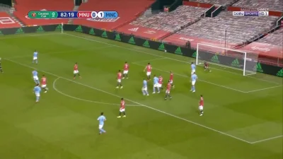 Minieri - Fernandinho, Manchester United - Manchester City 0:2
#mecz #golgif #united...