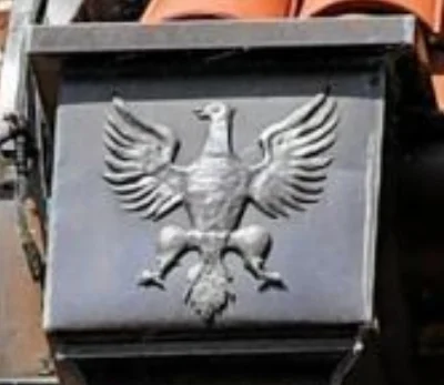 MandarynWspanialy - > Poza niewielkim Orłem w Koronie na rynnie dachowej Katedry

@...