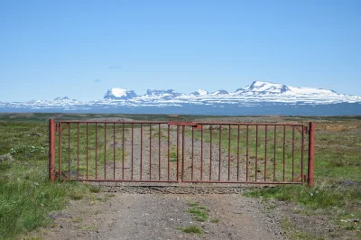 andale - #andrzejnarowerze 
Na Islandii ogrodzenia ciągną się w nieskończoność. 

Egi...