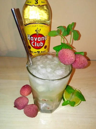 Promilson - #drinki #drinkdnia #pijzwykopem

Lychee Mojito

40ml rumu
Pół limonk...