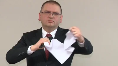 genburson - Wyraźnie w projekcie jest napisane że sąd MOŻE wstrzymać wykonanie wyroku...