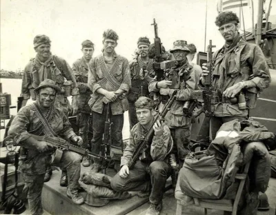 SirGodber - #vietnamwar #wojna #historia #militaryporn

Żołnierze US Navy SEAL z kara...