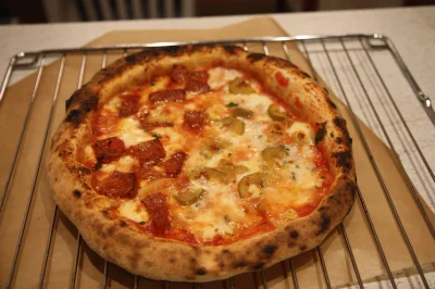 Wierzbek - Wyskakiwać z plusów, bo ta pizza zaśpiewa tango!

#pizza #gotujzwykopem