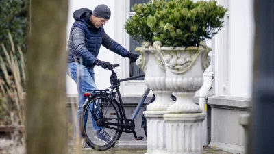 mrgrog - Premier Holandii w obstawie dojeżdża na spotkanie odnośnie przedłużenia lock...