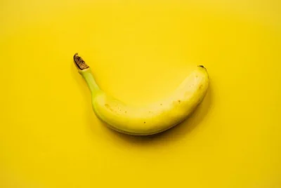 JorgNovartis - Wyjasnijmy raz na zawsze... z której strony zaczynacie obierać banana?