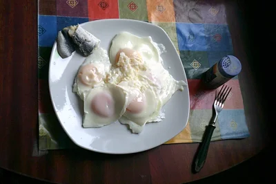 anonymous_derp - Dzisiejsze śniadanie: Sześć jajek sadzonych, #marynowanyfiletsledzio...