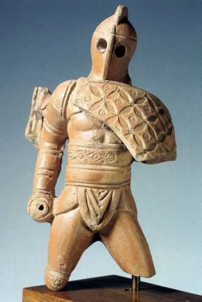 IMPERIUMROMANUM - Rzymska mała statuetka ukazująca gladiatora

Rzymska mała statuet...