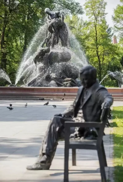 Zielonykubek - 12. Fontanna Potop i Plac Wolności
Fontanna di Trevi? W żadnym bądź r...