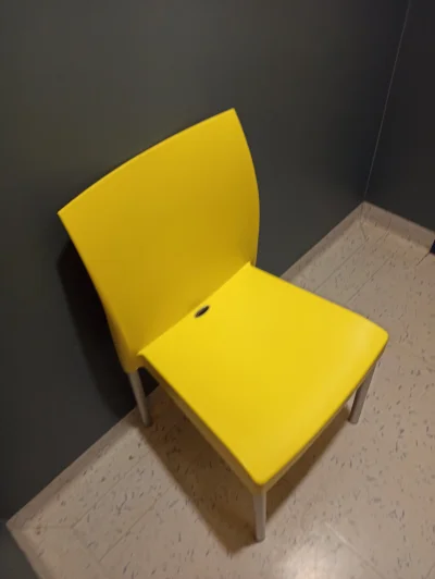i.....h - krzeszło. Żółte.