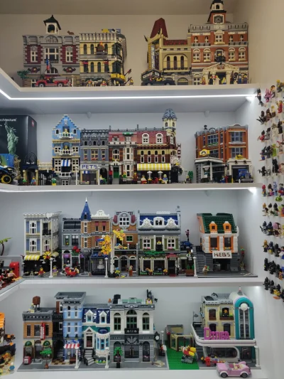 michael_13 - Rodzina #lego modularów prawie w komplecie :)