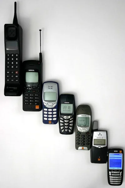 myrmekochoria - Ewolucja telefonów komórkowych od 1990 roku do 2000 roku.

#starsze...