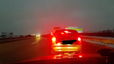 ryrzzjapkami - I stoją te debile w tym #korek na #a2 i jak jeden mąż wszyscy od 15 mi...