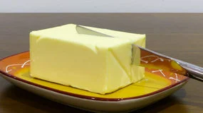 ytrew - Jeżeli macie problem z zimnym masłem to podgrzejcie najpierw nóż w mikrofali ...