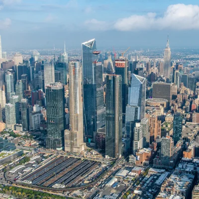 DanielPlainview - Dla porównania w NYC stawiają olbrzymie wiezowce nad bardzo szeroki...
