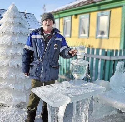 WuDwaKa - A wódeczka musi być zimna i gęsta jak sok... ( ͡° ͜ʖ ͡°)

#lod #zima #ros...