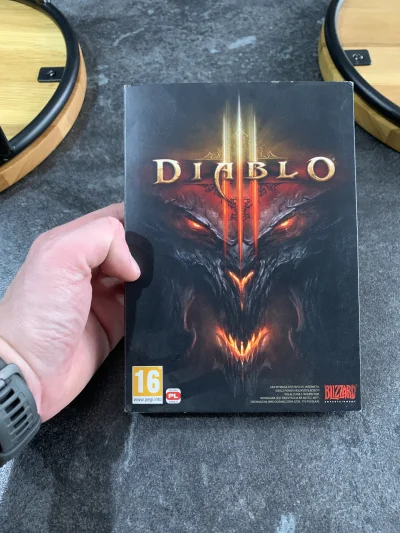 ApfelXDD - Robię porządki i właśnie wygrzebałem Diablo III z pierwszego wydania. Jak ...