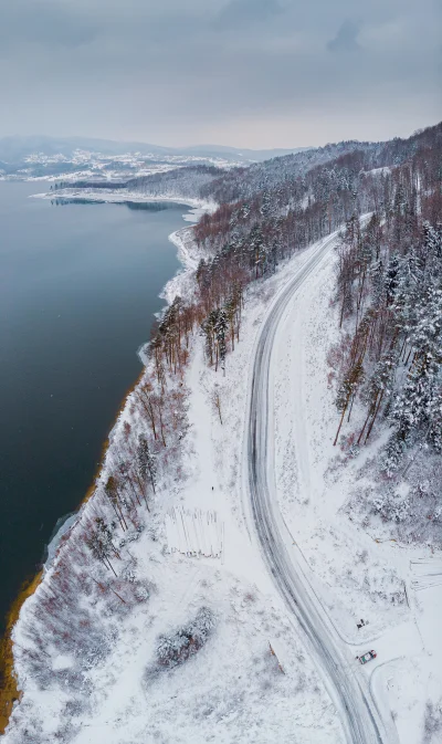 S.....n - Jezioro Mucharskie

#drony #fotografia