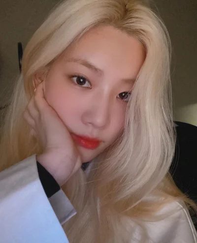 M.....m - #kimlip #loona #koreanka #azjatki #ladnadziewczyna