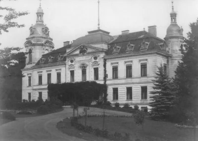 siepan - > dworek otoczony parkiem i stawami

@Polinik: dzięki, choć ewidentnie bar...