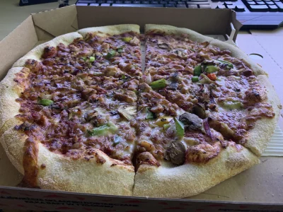 RyzyKamil - Pizza farmerska z PizzaHut za 39 zł... naliczyłem 6 kawałeczków kurczaka ...