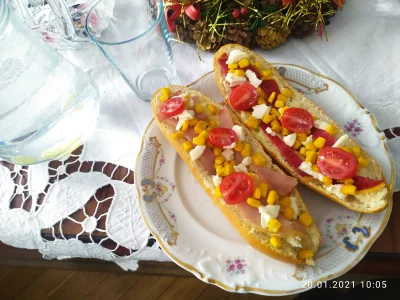 Rruuddaa - Zapieksy na śniadanie
Te mają 420kcal. 
Screen z fitatu na dole 
#studentk...