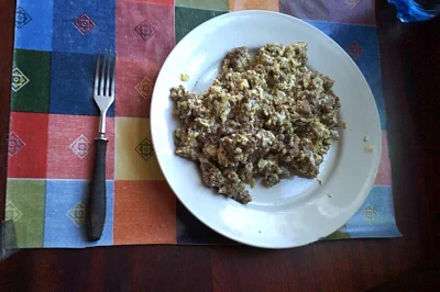 anonymous_derp - Dzisiejszy obiad: Smażona wołowina mielona z trzema jajkami, sól.

...
