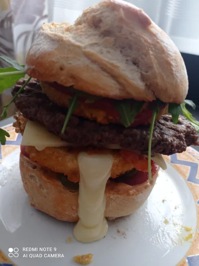 Lethorn - @FisioX: co to za kanapeczka, pokaże Ci prawdziwego burgera
