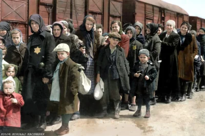 HaHard - "Przystanek Auschwitz.
Przybyli do Auschwitz-Birkenau po wyczerpującej podr...