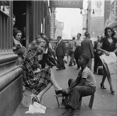 myrmekochoria - Nina Leen, Barbara Laage u pucybuta, Nowy Jork, lipiec 1946.

#star...