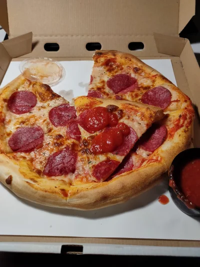 grzes1290 - Pizza, piwo bezalkoholowe i spędzamy miło sobotę #przegryw