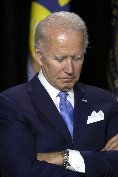 n.....y - Biden nosi też Omegę, a to jak powszechnie wiadomo zegarek dla biedaków. O ...