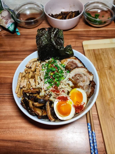 BenekTG - Ramen! + własny makaron alkaliczny. 

#ramen #gotujzwykopem #pieczzwykopem ...