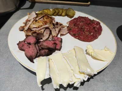 Wdermn - #dieta 
#carnivore 
#keto

I cyk siekany tatar wołowy z polędwicy( 2 żół...