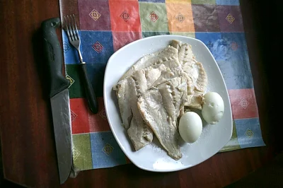 anonymous_derp - Dzisiejsze śniadanie: Duszone filety dorszowe*, dwa jajka na twardo,...