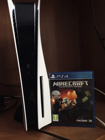 Danio_1992 - I to jest proszę Państwa nowa generacja...

Kupiłem PS5, gram w Minecraf...