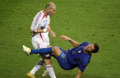 Member_Berrie - Ej, a pamiętacie jak Zidane uderzył głową Materazziego, w finale mund...